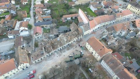 Jutarnji list - Prizori totalnog uništenja iz zraka: ‘Petrinja ovako razorena nije bila ni tijekom rata 1991.‘