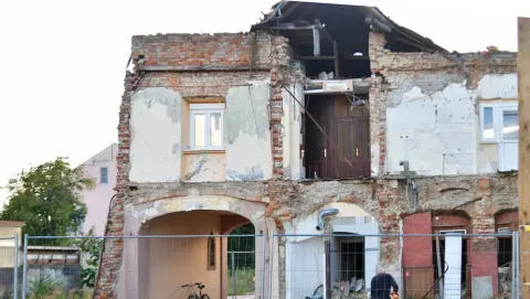 Dnevnik.hr - Pet je godina od strašnog potresa, dio ljudi i dalje živi u kontejnerima: "Izdržat ćemo"